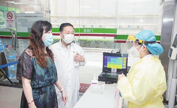 ����8��7�գ� ������ѧҽ�ܴ���������һ������Ժ����ο�ʣ� ���մ�������ο���˴��Ÿ������ս�ڸ���һ�ߡ���ַ��񲡻���ҽ����Ա������ȥ������ο��Ʒ��